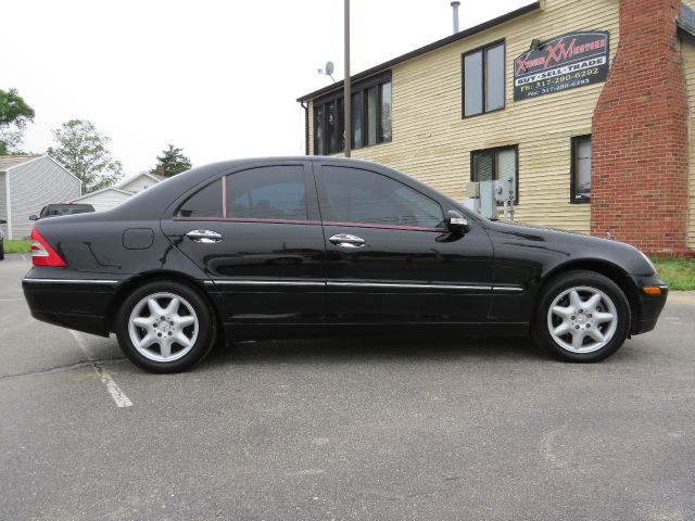 Mercedes-Benz C-Class 2004 photo 2