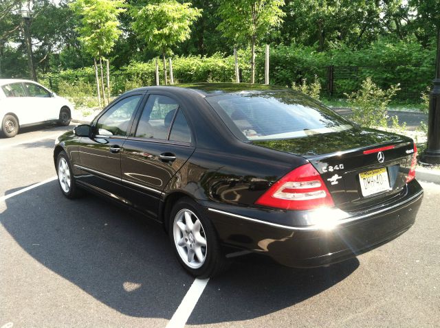 Mercedes-Benz C-Class 2004 photo 2