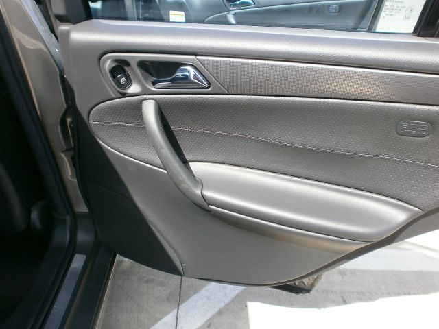 Mercedes-Benz C-Class 2004 photo 12