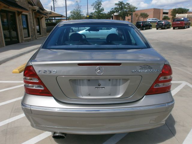 Mercedes-Benz C-Class 2004 photo 26