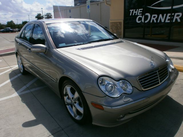 Mercedes-Benz C-Class 2004 photo 9