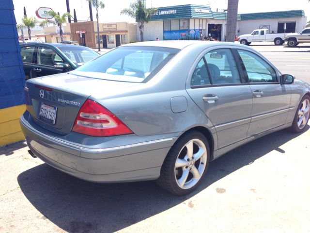 Mercedes-Benz C-Class 2004 photo 2