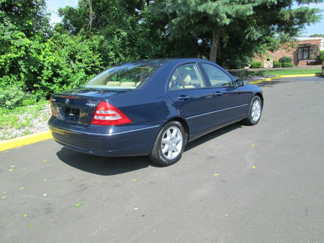 Mercedes-Benz C-Class 2004 photo 2