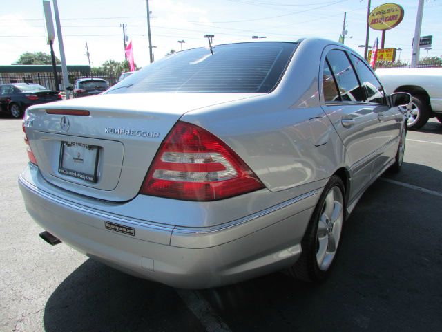 Mercedes-Benz C-Class 2005 photo 24