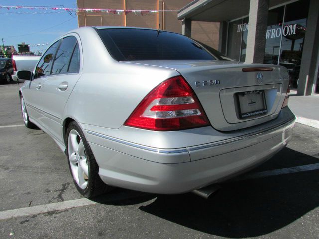 Mercedes-Benz C-Class 2005 photo 3