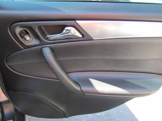 Mercedes-Benz C-Class 2005 photo 8