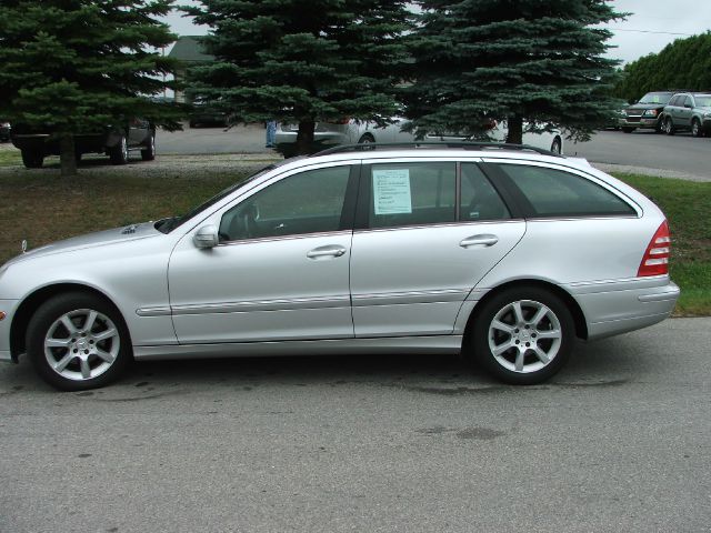 Mercedes-Benz C-Class 2005 photo 2