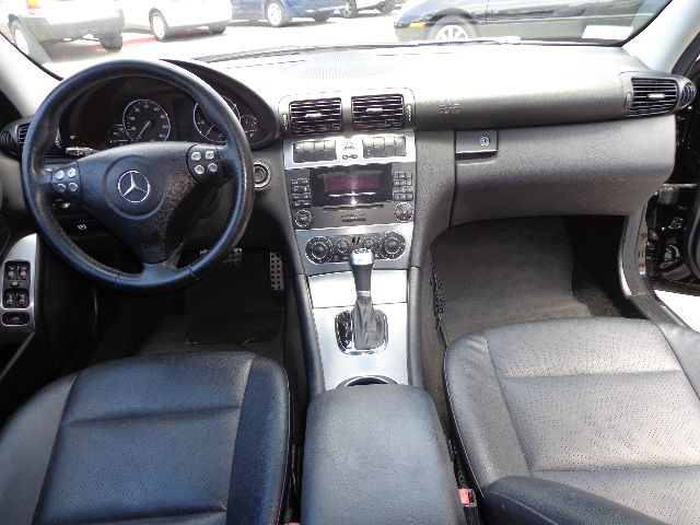 Mercedes-Benz C-Class 2005 photo 2