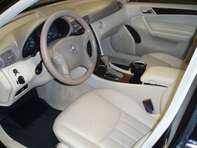 Mercedes-Benz C-Class 2005 photo 2