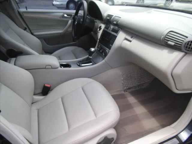 Mercedes-Benz C-Class 2005 photo 2