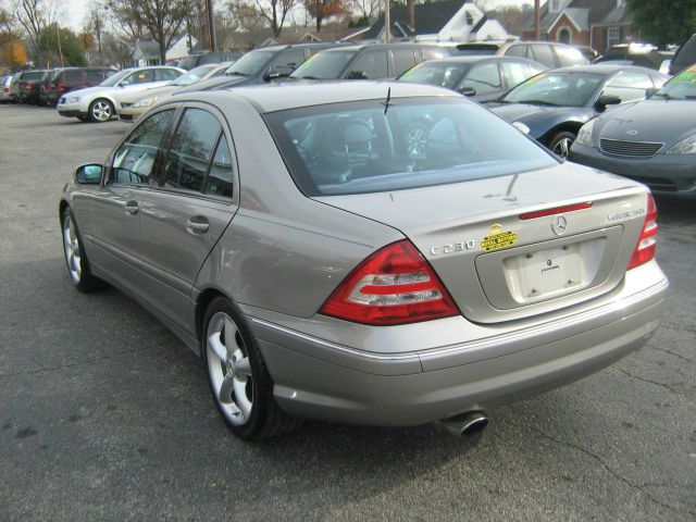 Mercedes-Benz C-Class 2005 photo 2