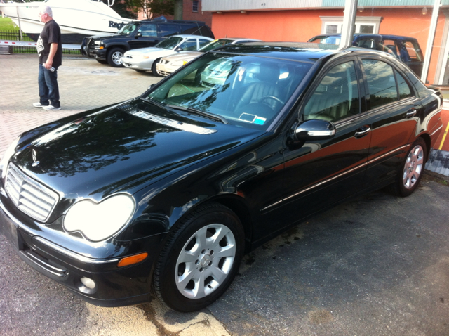 Mercedes-Benz C-Class 2005 photo 2