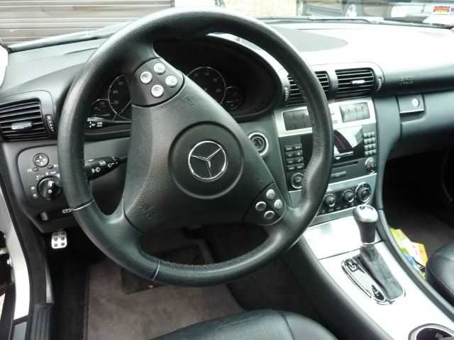 Mercedes-Benz C-Class 2005 photo 2