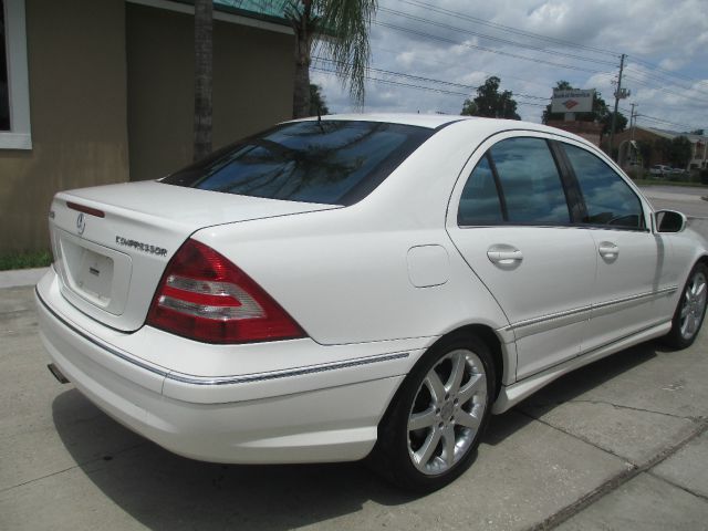 Mercedes-Benz C-Class 2005 photo 13