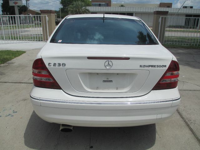 Mercedes-Benz C-Class 2005 photo 2