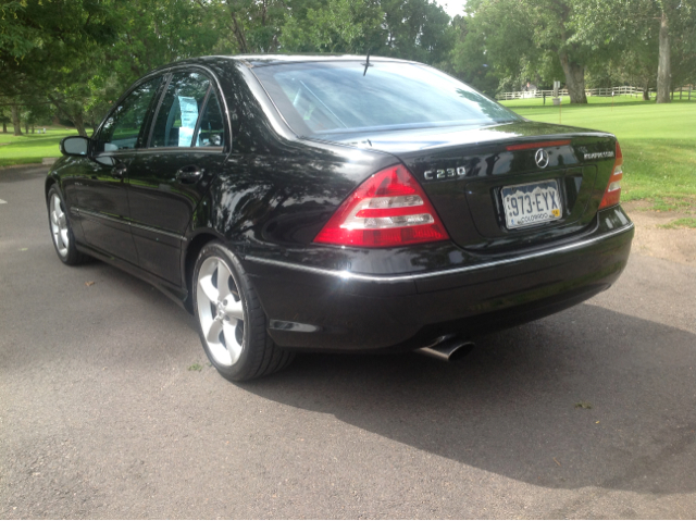 Mercedes-Benz C-Class 2005 photo 2