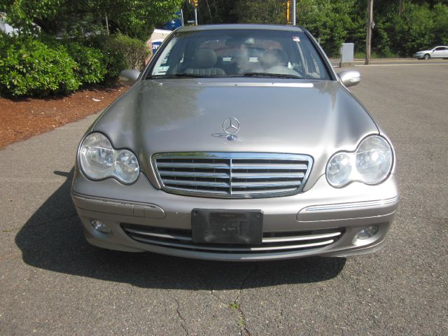 Mercedes-Benz C-Class 2005 photo 2