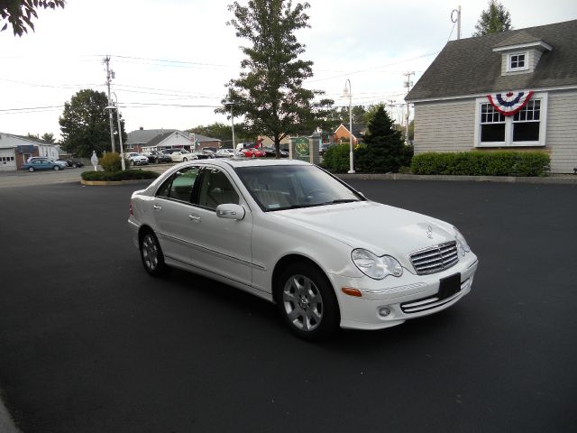 Mercedes-Benz C-Class 2005 photo 2