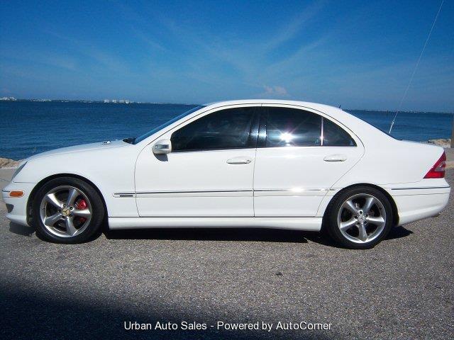 Mercedes-Benz C-Class 2005 photo 2