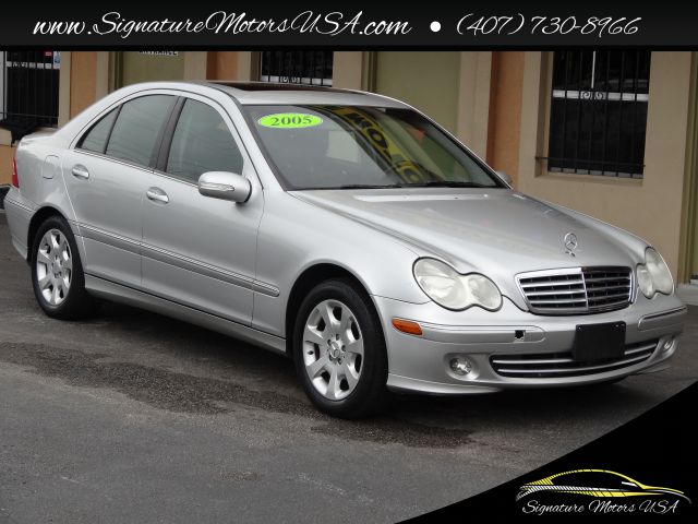 Mercedes-Benz C-Class 2005 photo 2