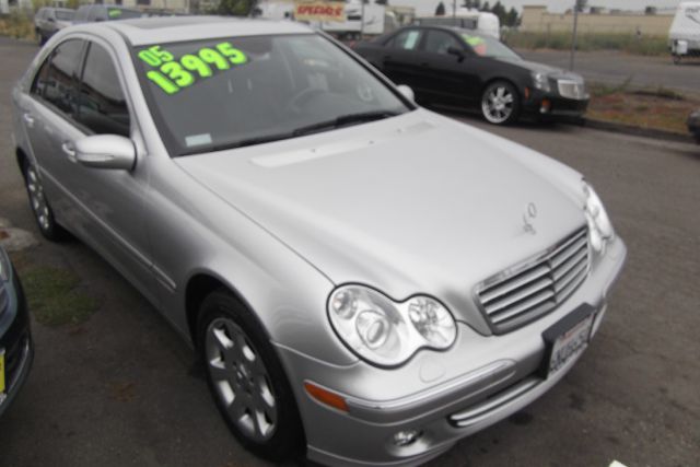 Mercedes-Benz C-Class 2005 photo 2