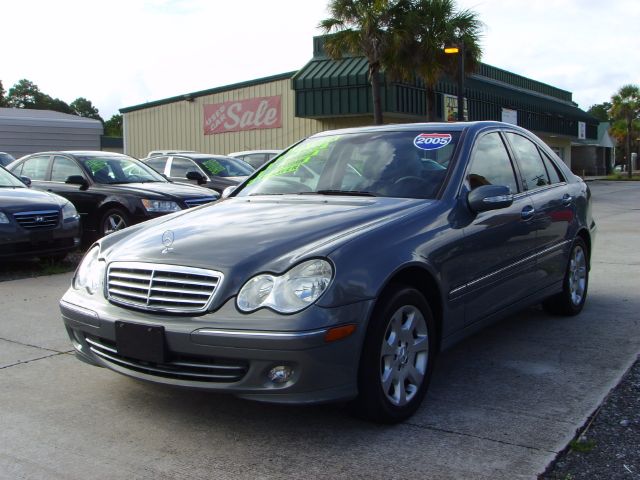 Mercedes-Benz C-Class 2005 photo 2