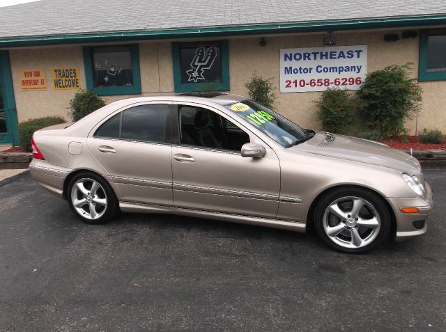 Mercedes-Benz C-Class 2005 photo 2