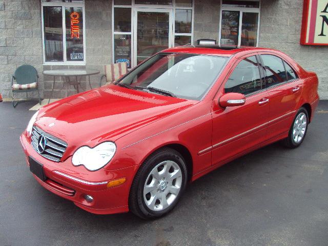 Mercedes-Benz C-Class 2006 photo 2