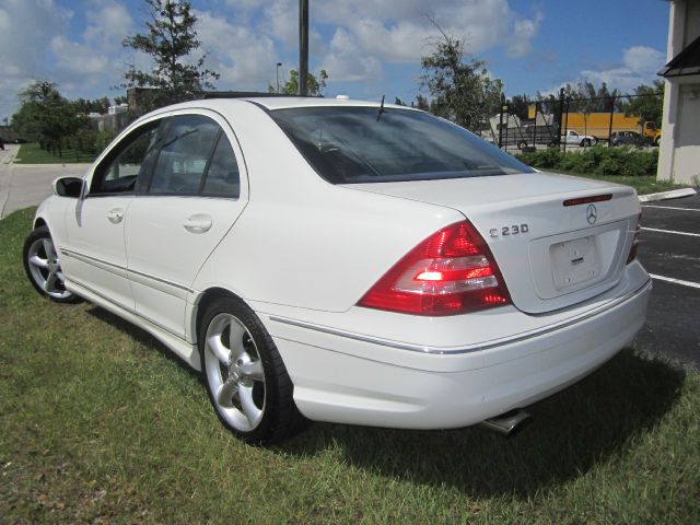 Mercedes-Benz C-Class 2006 photo 3