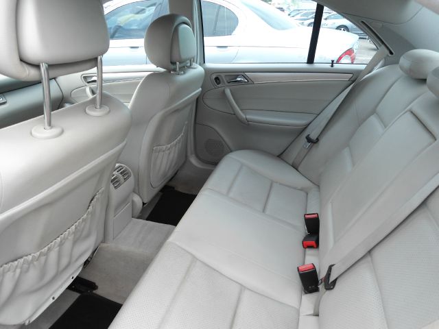 Mercedes-Benz C-Class 2006 photo 2