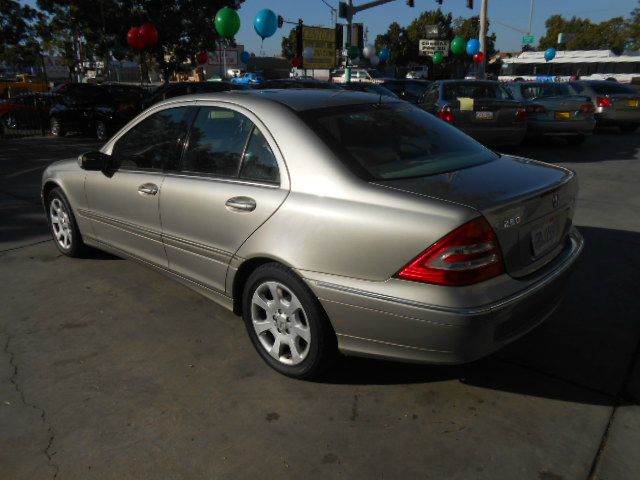 Mercedes-Benz C-Class 2006 photo 2