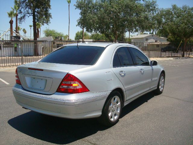 Mercedes-Benz C-Class 2006 photo 2