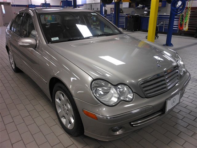 Mercedes-Benz C-Class 2006 photo 2