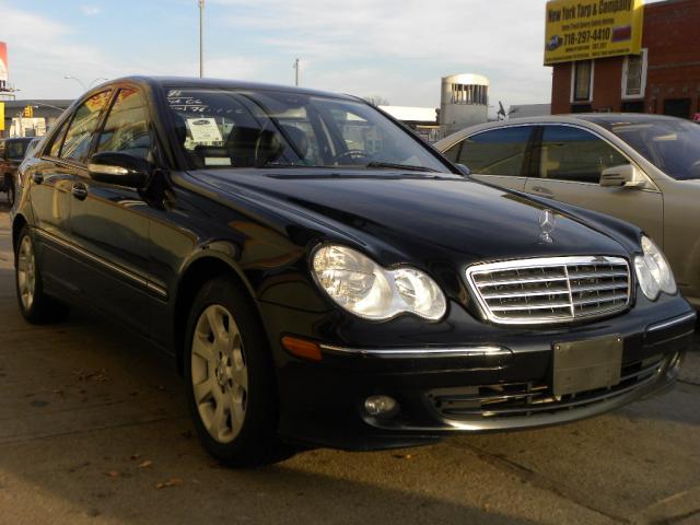 Mercedes-Benz C-Class 2006 photo 2