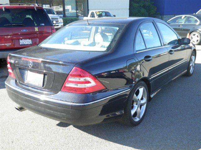 Mercedes-Benz C-Class 2006 photo 2