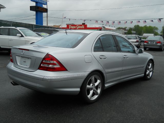 Mercedes-Benz C-Class 2006 photo 9