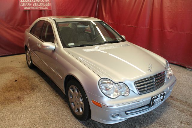 Mercedes-Benz C-Class 2006 photo 2