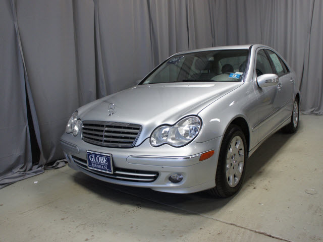 Mercedes-Benz C-Class 2006 photo 2