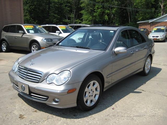 Mercedes-Benz C-Class 2006 photo 2