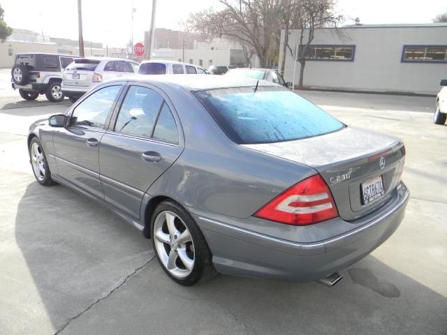 Mercedes-Benz C-Class 2006 photo 2