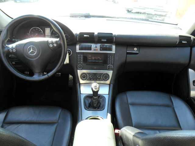 Mercedes-Benz C-Class 2006 photo 17