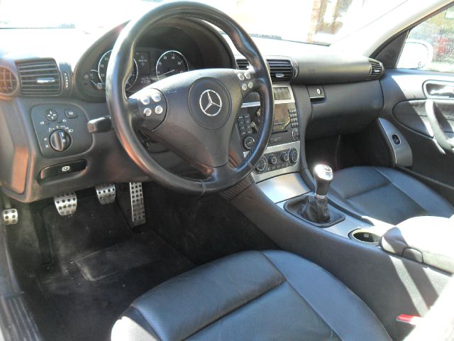 Mercedes-Benz C-Class 2006 photo 2