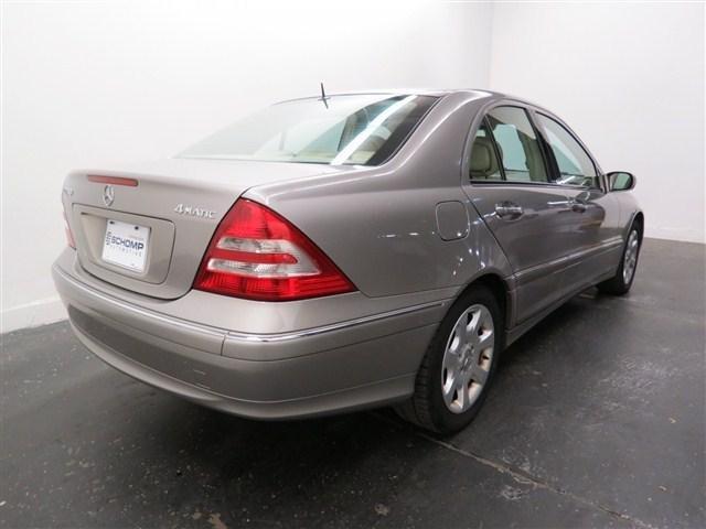 Mercedes-Benz C-Class 2006 photo 2