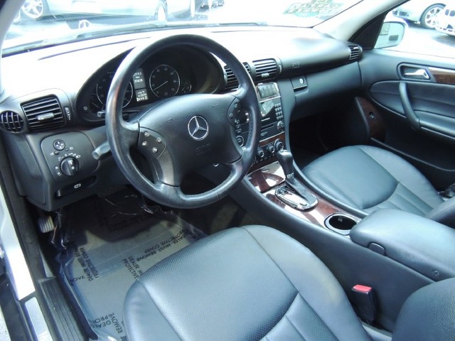 Mercedes-Benz C-Class 2006 photo 3