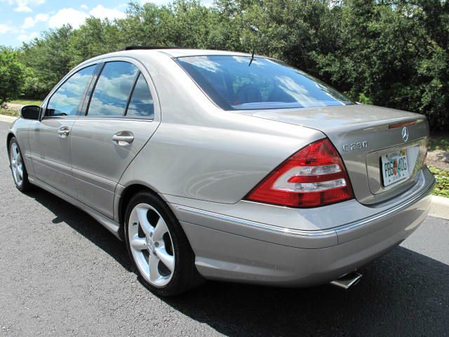 Mercedes-Benz C-Class 2006 photo 21