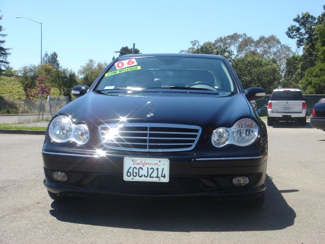 Mercedes-Benz C-Class 2006 photo 2