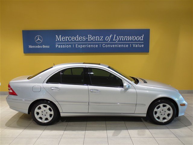 Mercedes-Benz C-Class 2006 photo 2