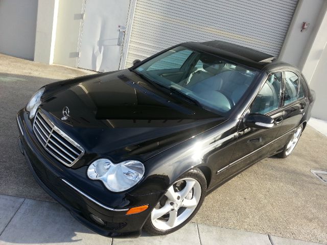 Mercedes-Benz C-Class 2006 photo 2