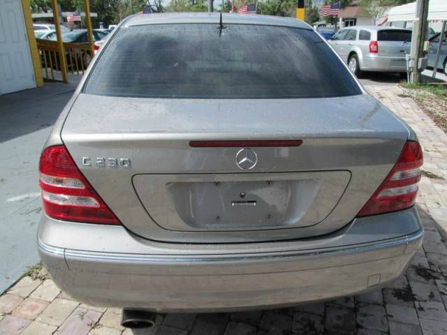 Mercedes-Benz C-Class 2006 photo 1