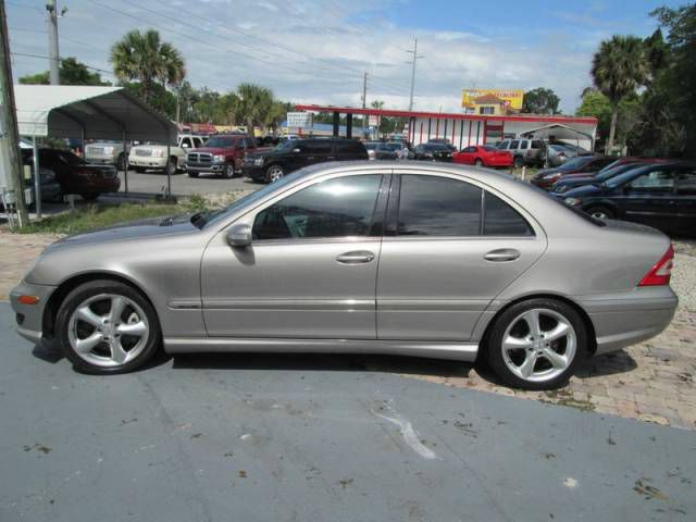 Mercedes-Benz C-Class 2006 photo 2